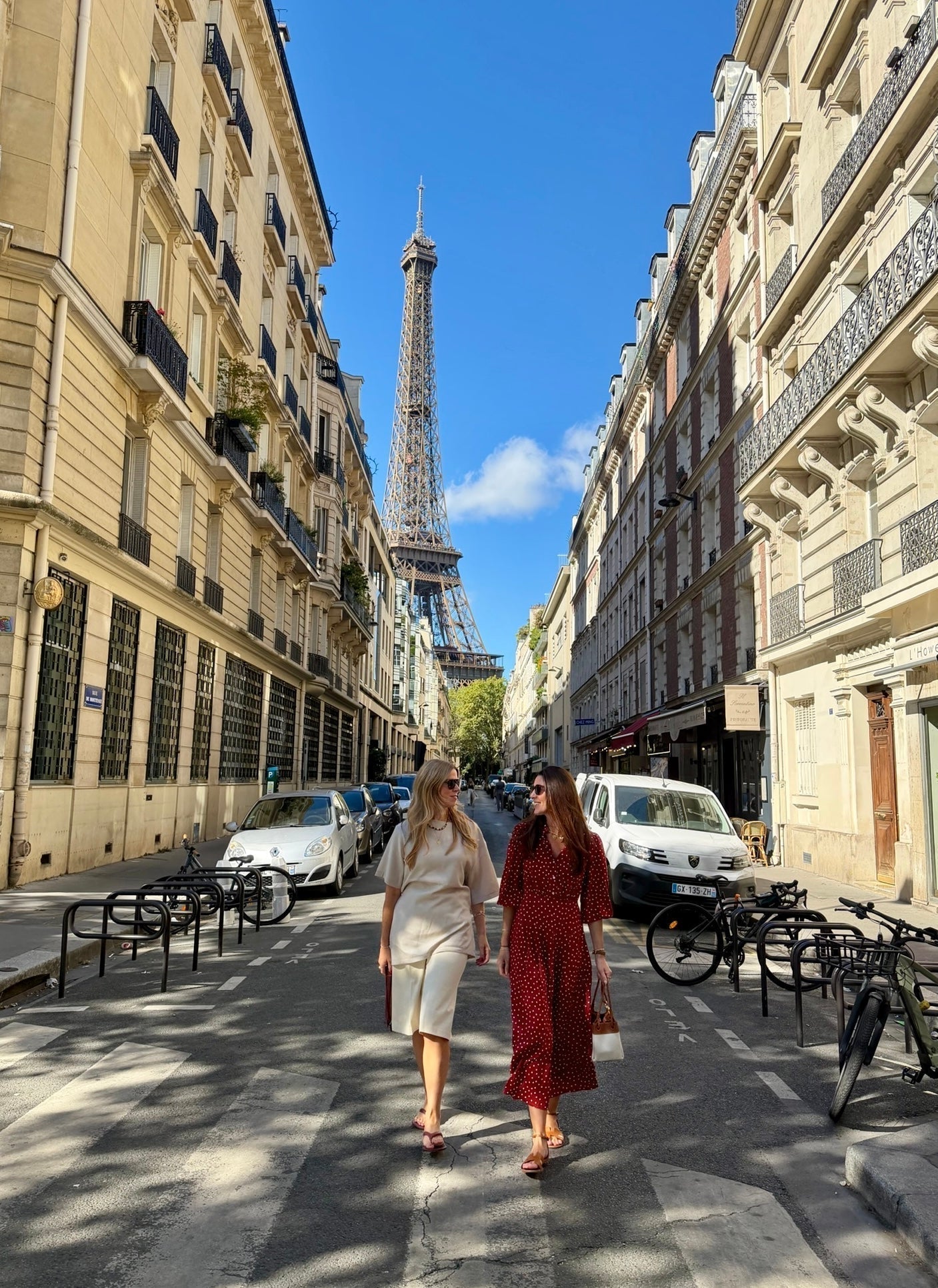 two women waling in the sunshine by the eiffel tower