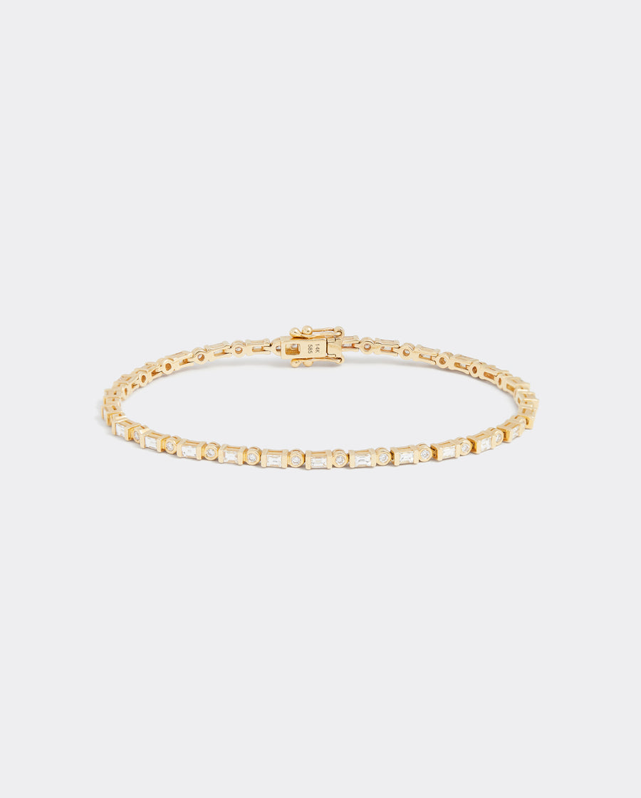 soru Jewellery diamond tennis bracelet close up product shot 