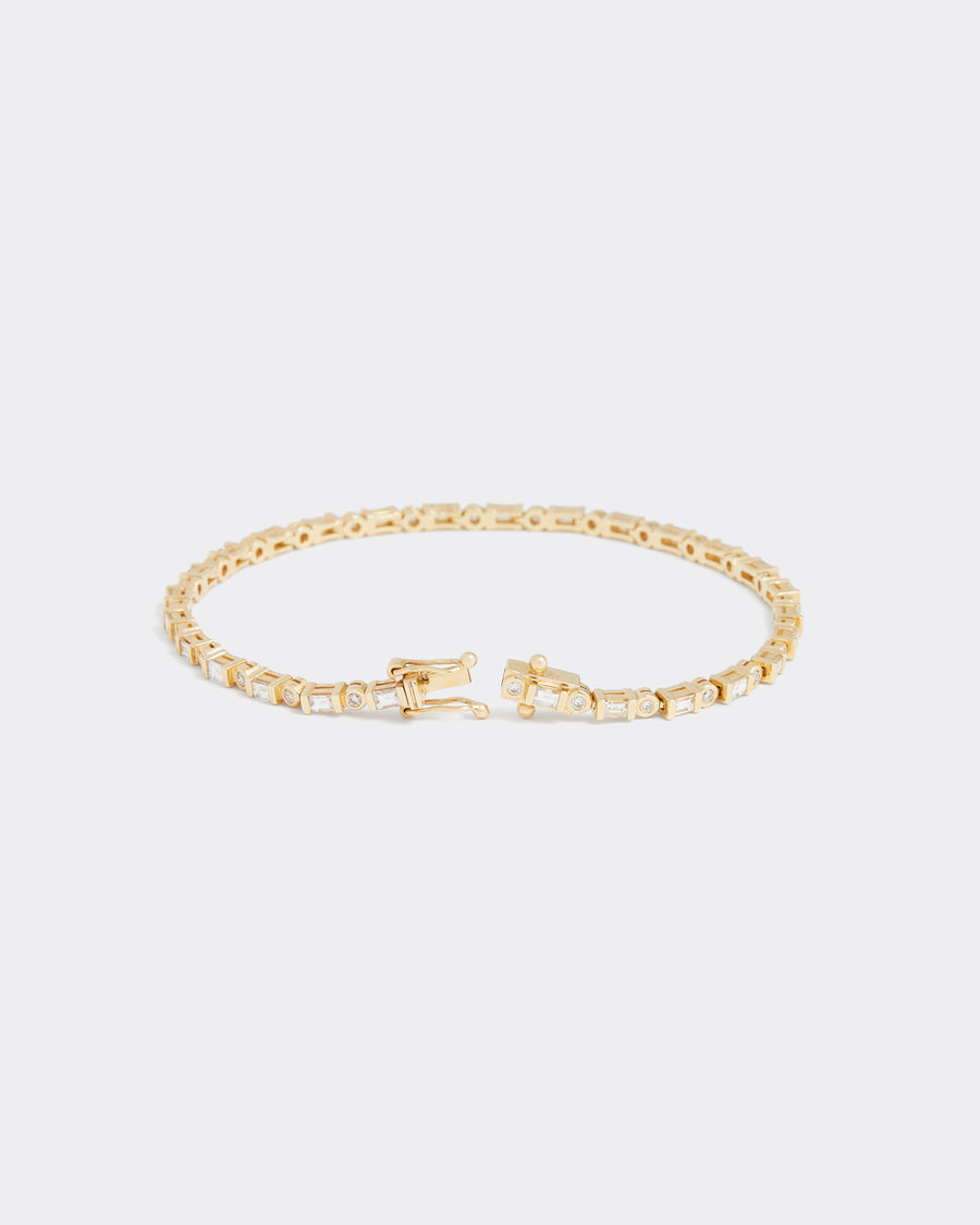 soru Jewellery diamond tennis bracelet close up product shot