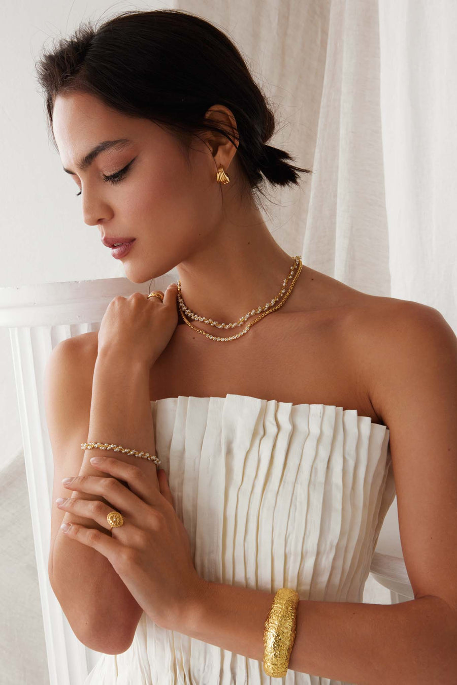 model shot of soru jewellery gold plated silver and pearl bracelet