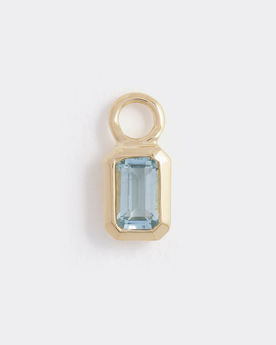 Soru Jewellery aquamarine birthstone charm in 14k gold, product shot