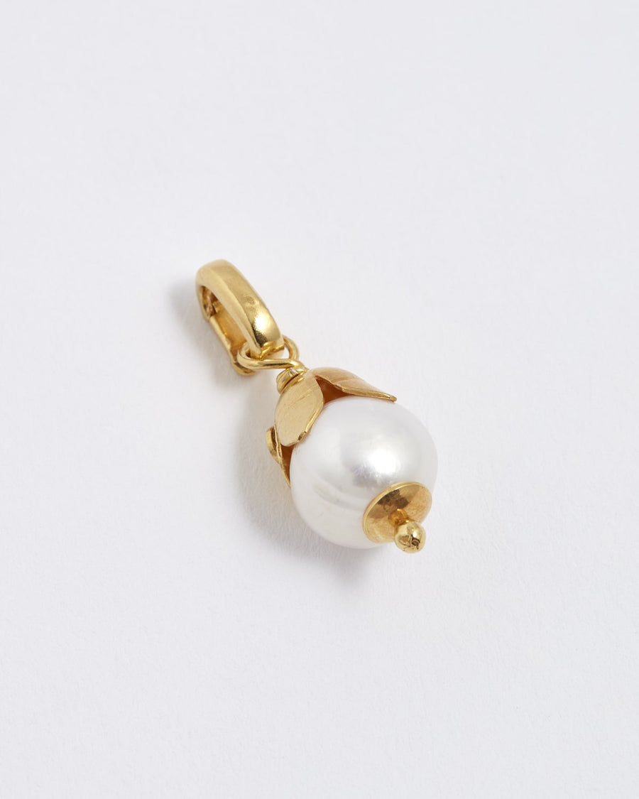 Soru Jewellery Baroque pearl and gold charm