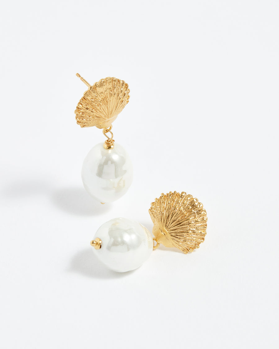 soru gold sea shell and baroque pearl earrings