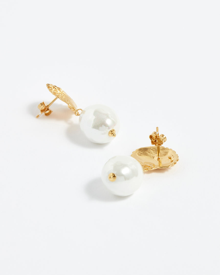 soru gold sea shell and baroque pearl earrings