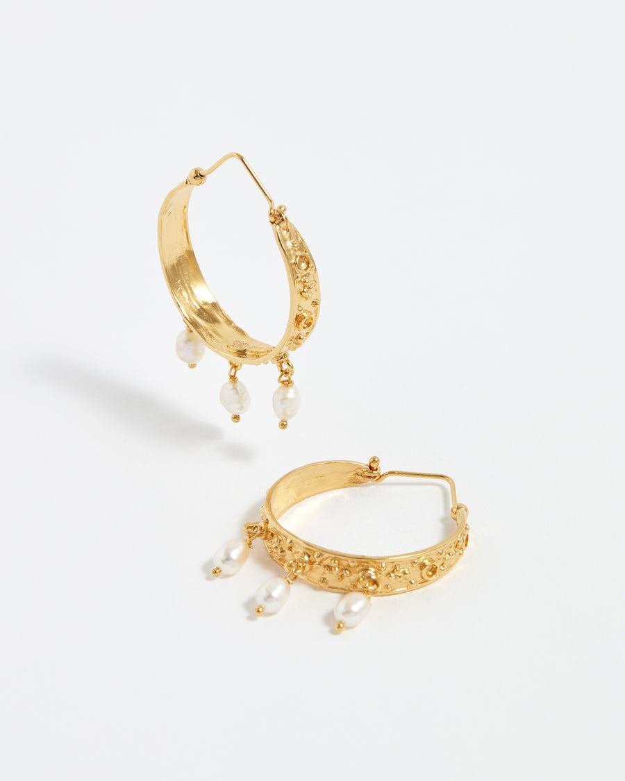 soru jewellery pearl tuscan hoop treasures earrings