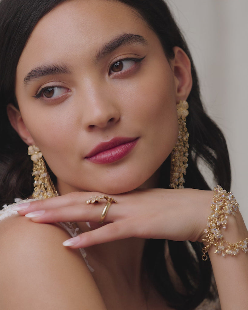 Soru Jewellery video showing model wearing swarovski crystal clover earrings and swarovski crystal bracelet 
